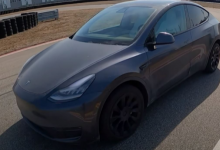 特斯拉 Model Y 双电机经过轨道测试